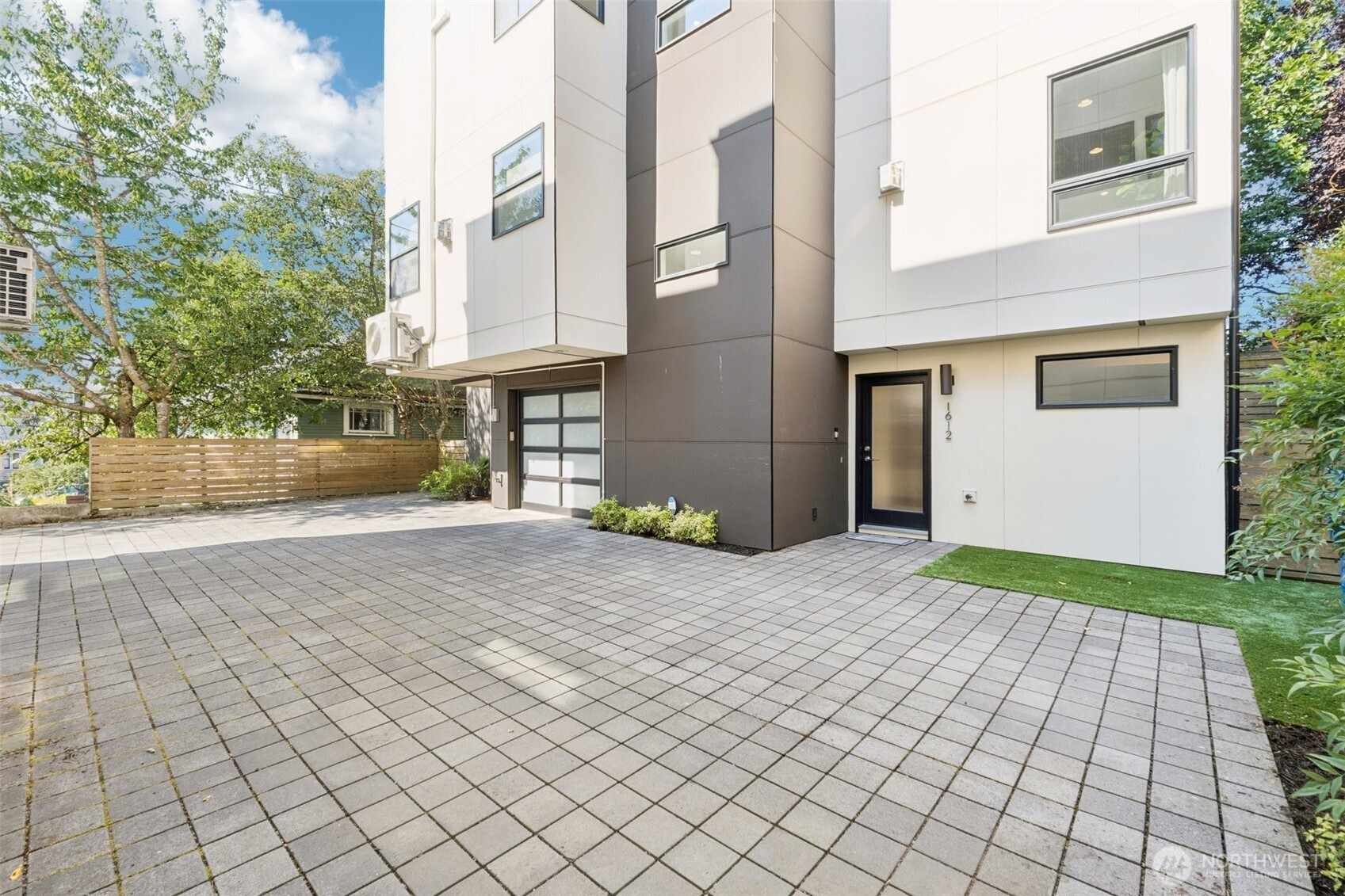 1612 N 46th Street, Seattle, WA 98103