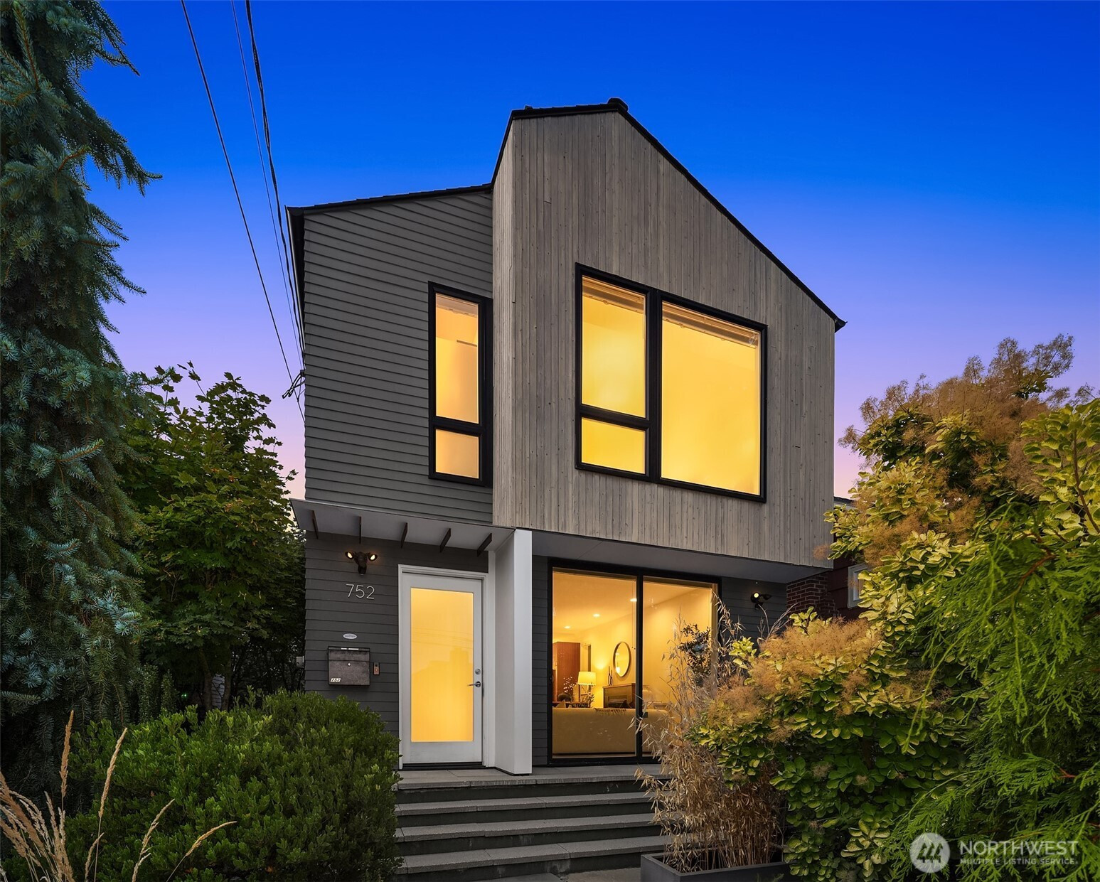 752 N 73rd Street, Seattle, WA 98103