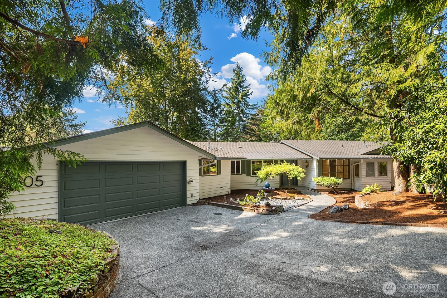 8505 NE 27th Place, Clyde Hill, WA 98004