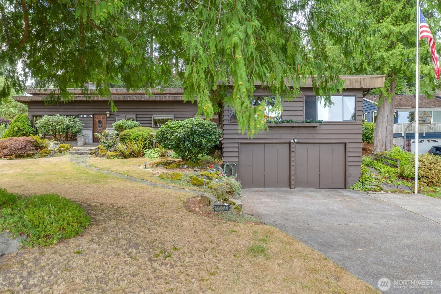 16023 35th Avenue NE, Lake Forest Park, WA 98155
