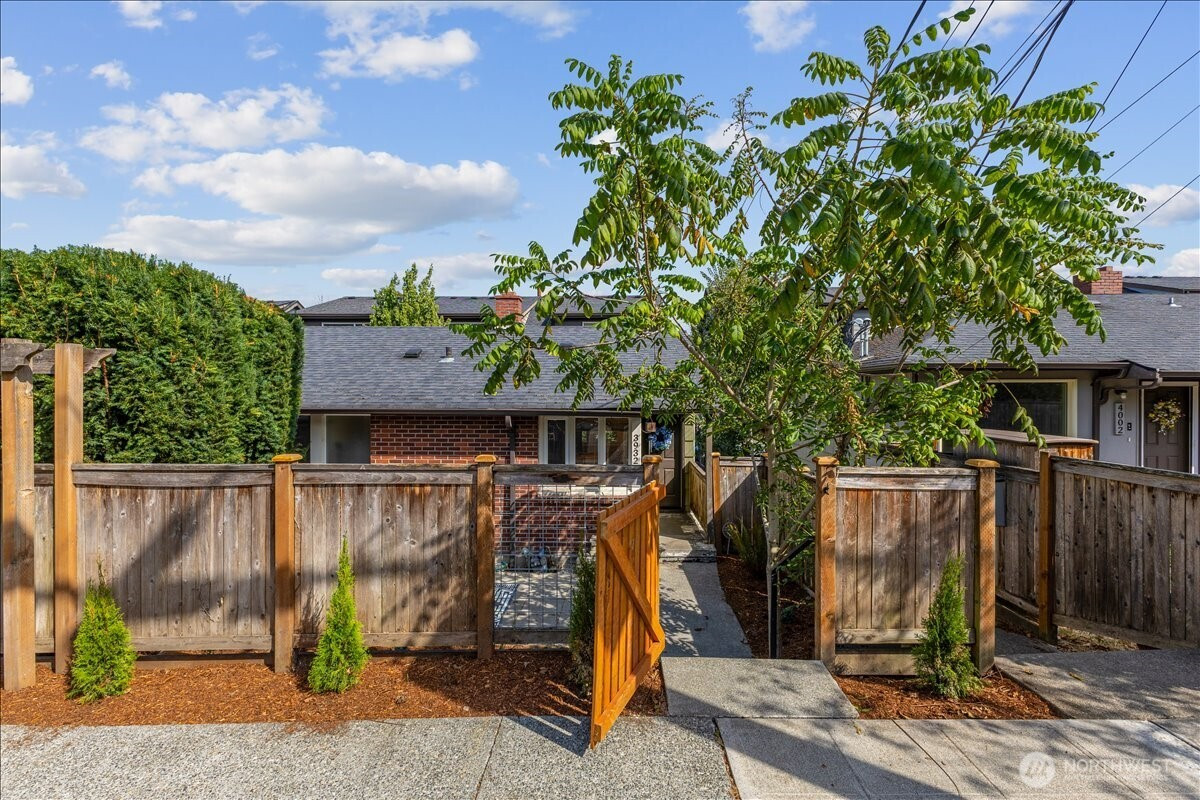 3932 14th Avenue S, Seattle, WA 98144