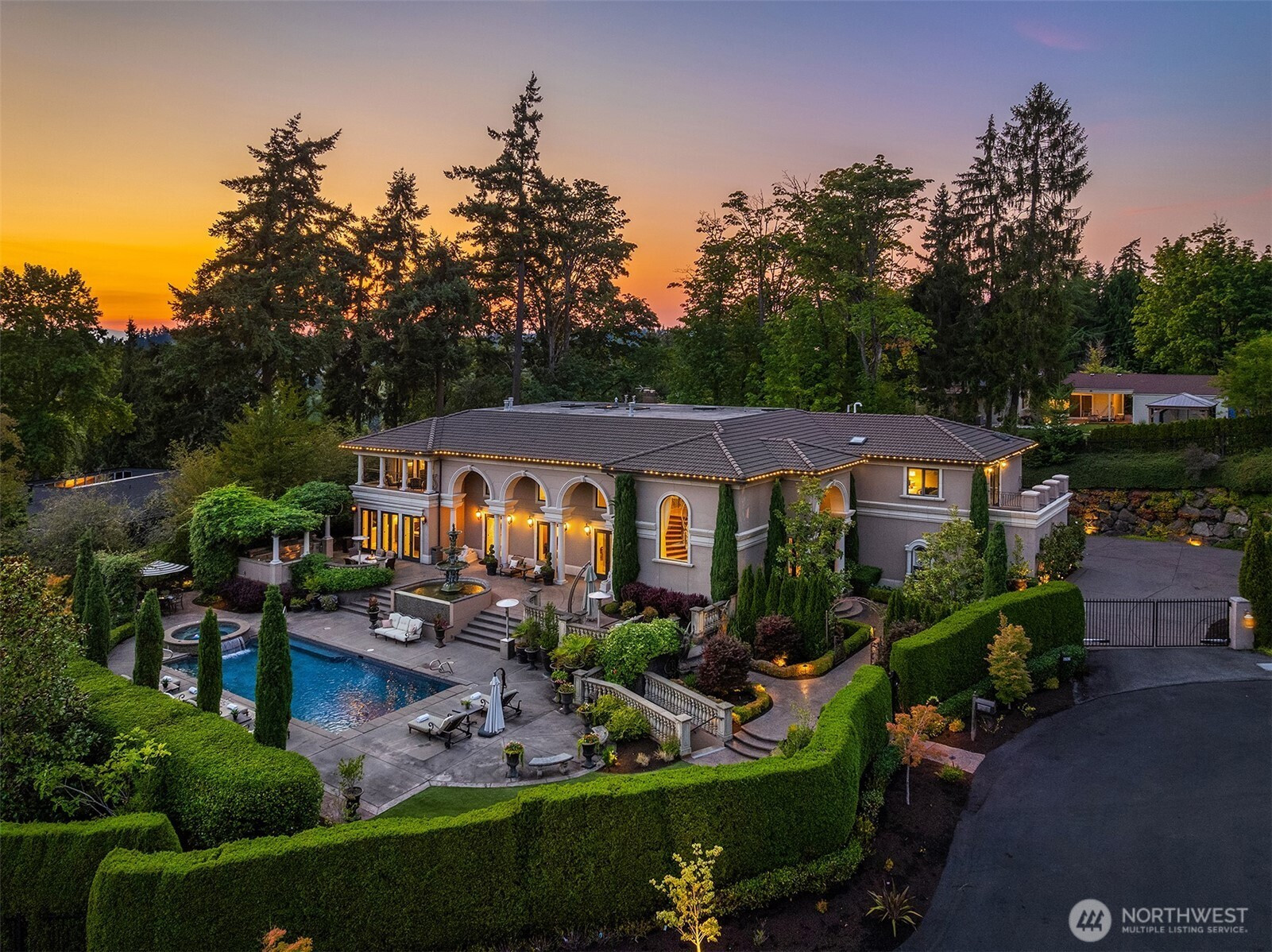 8638 NE 19th Place, Clyde Hill, WA 98004