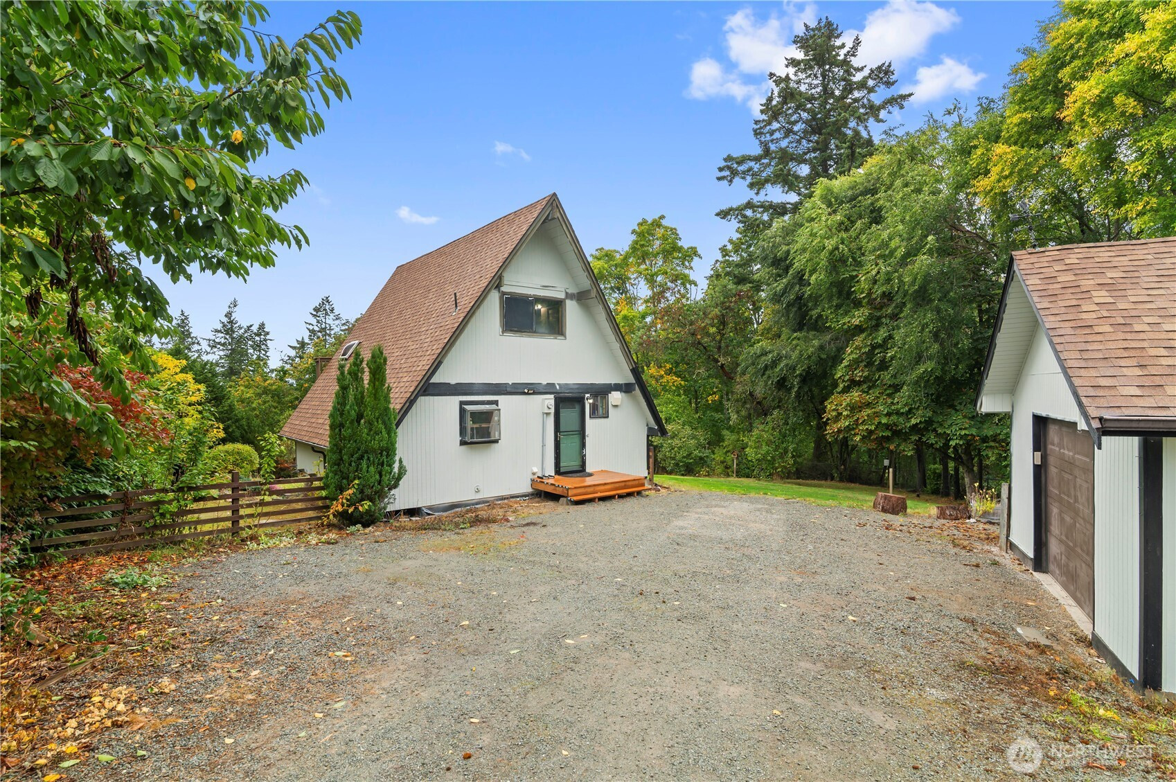 988 Hadley Way, Camano Island, WA 98282