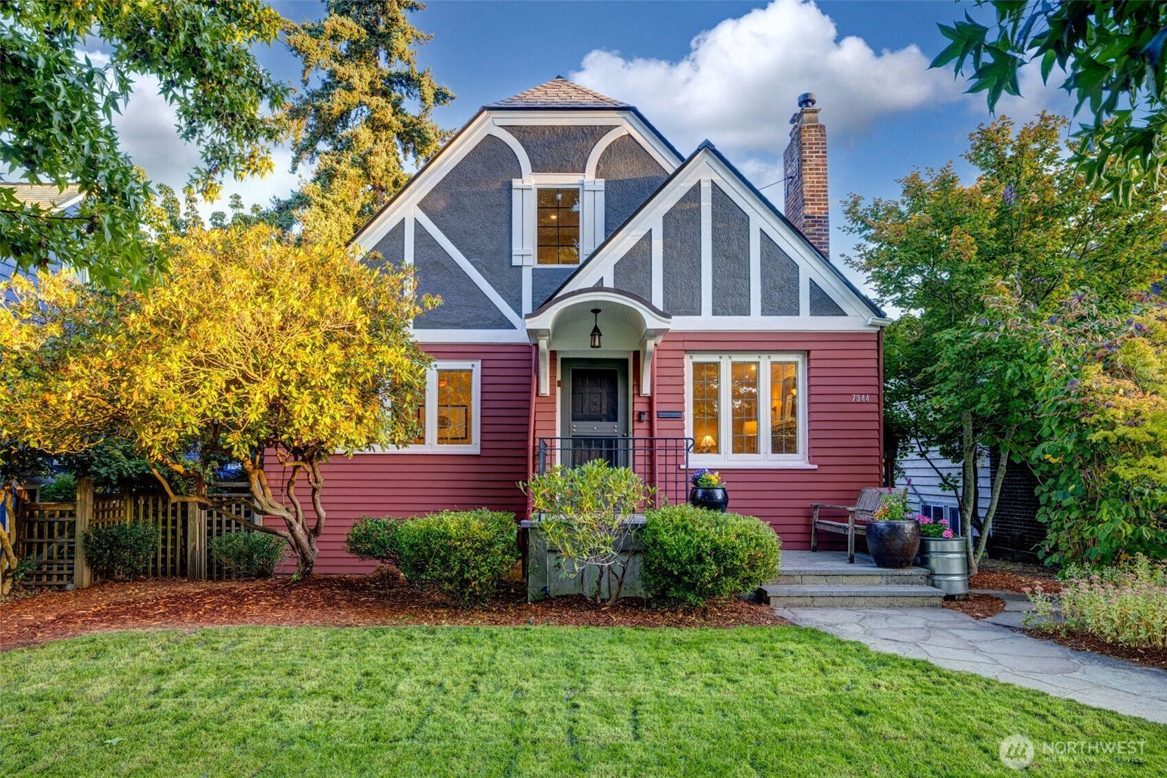 7344 Keen Way N, Seattle, WA 98103