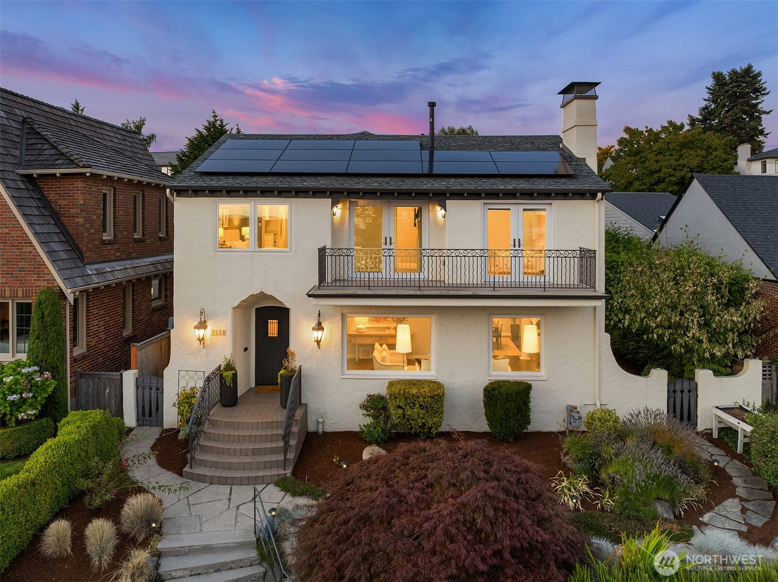 2538 Westmont Way W, Seattle, WA 98199