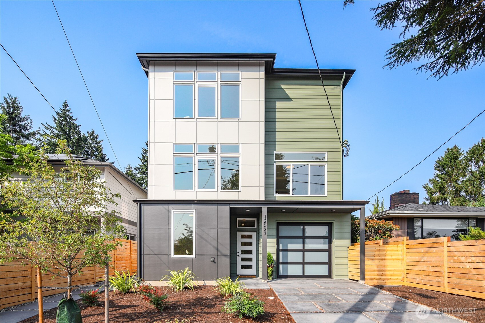 12037 Fremont Avenue N, Seattle, WA 98133