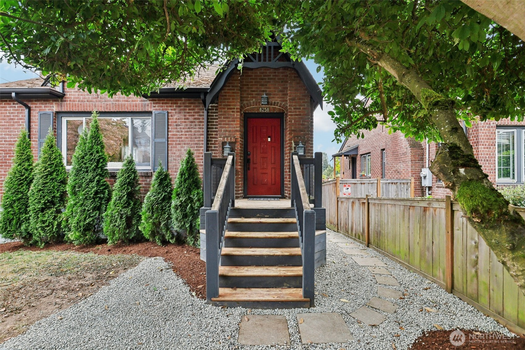 8258 Interlake Avenue N, Seattle, WA 98103