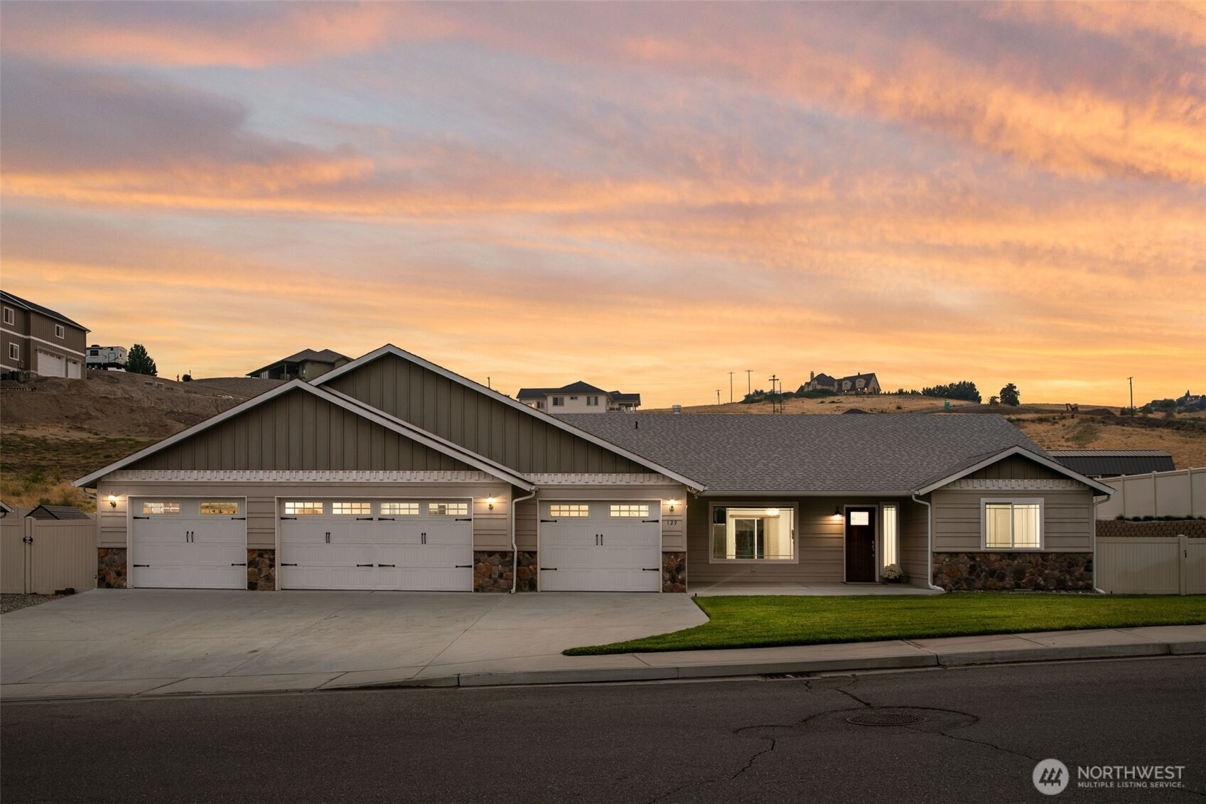 129 Sunny Meadows Loop, Wenatchee, WA 98801