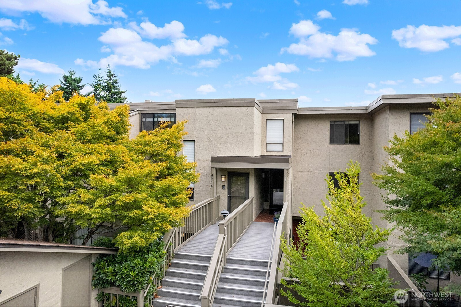 6714 Park Point Way NE, Seattle, WA 98115