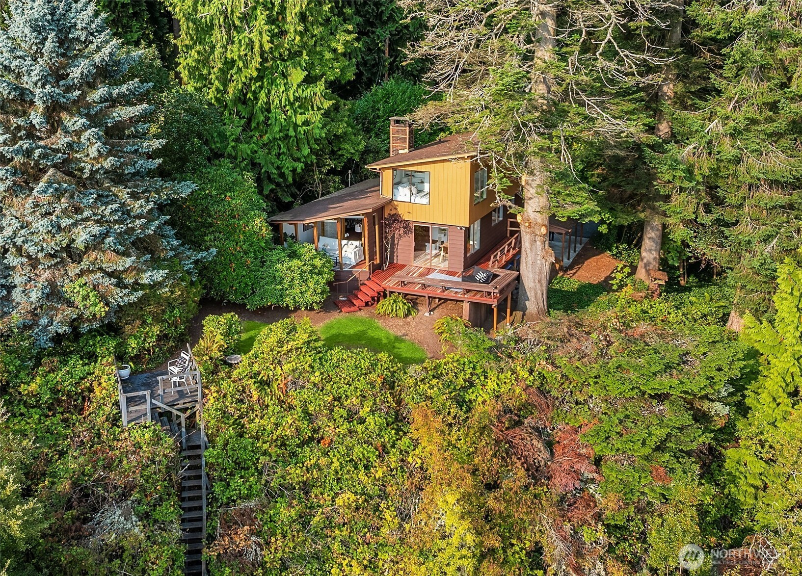 9482 Green Spot Place NE, Bainbridge Island, WA 98110