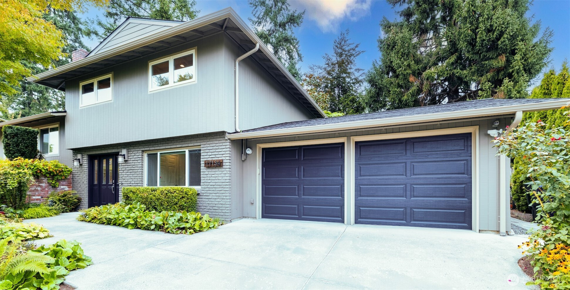17134 NE 8th Place, Bellevue, WA 98008