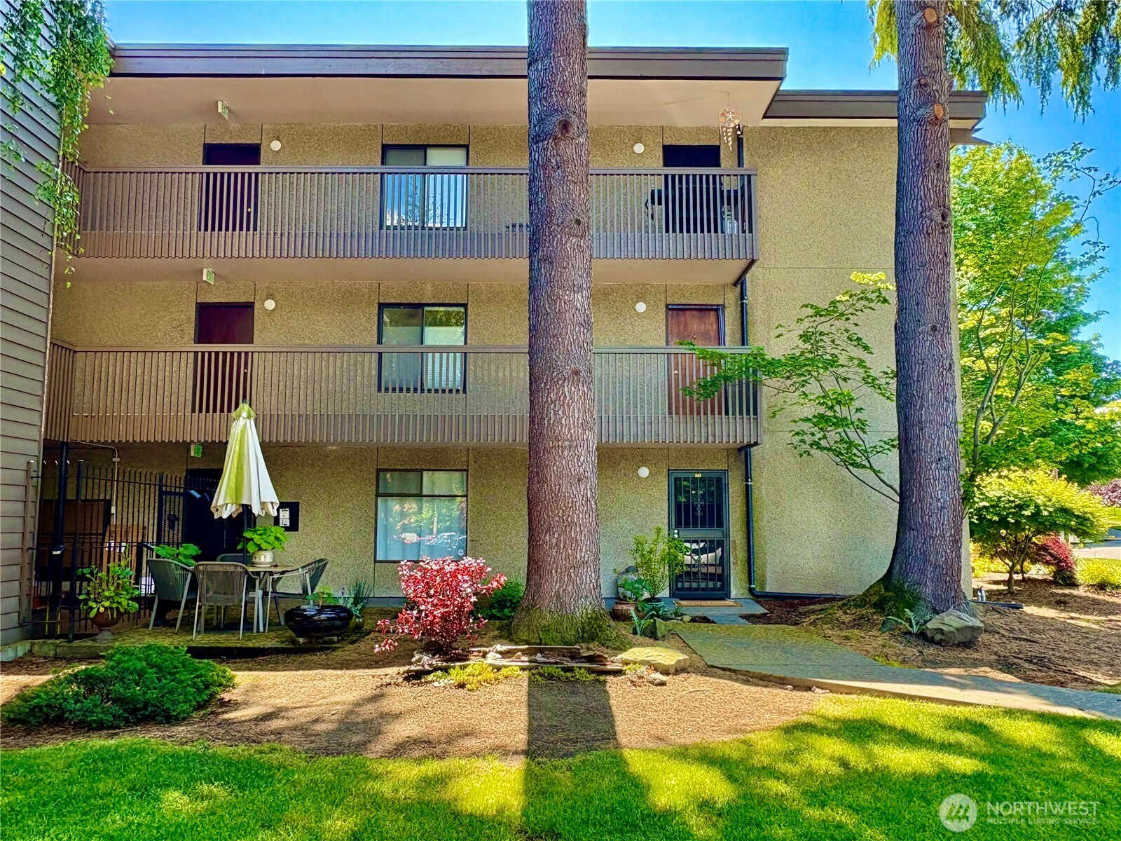 2550 Thorndyke Avenue W, Seattle, WA 98199