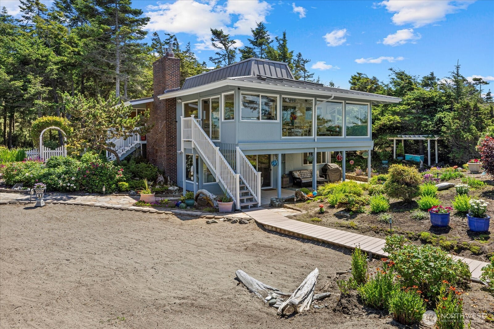 4951 Surfcrest Drive, Oak Harbor, WA 98277