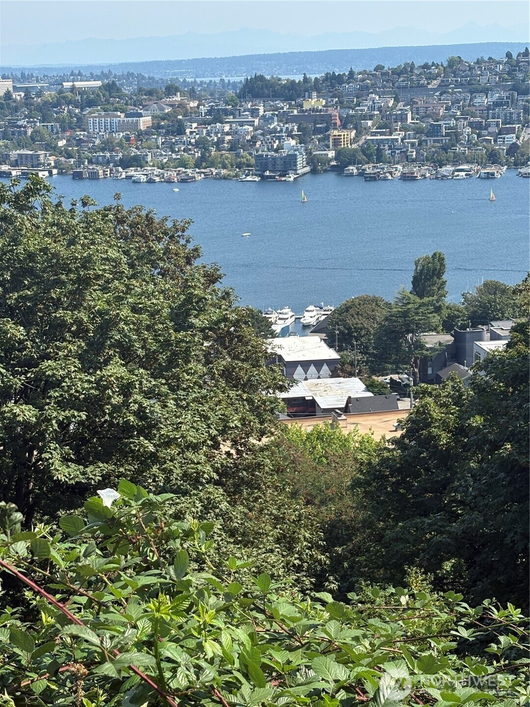 2121 Aurora Avenue N, Seattle, WA 98109