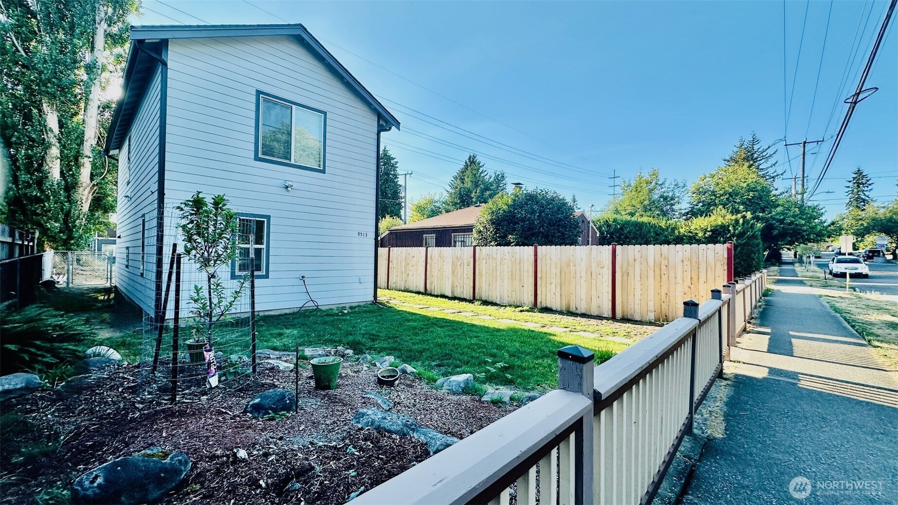 9513 Fremont Avenue N, Seattle, WA 98103
