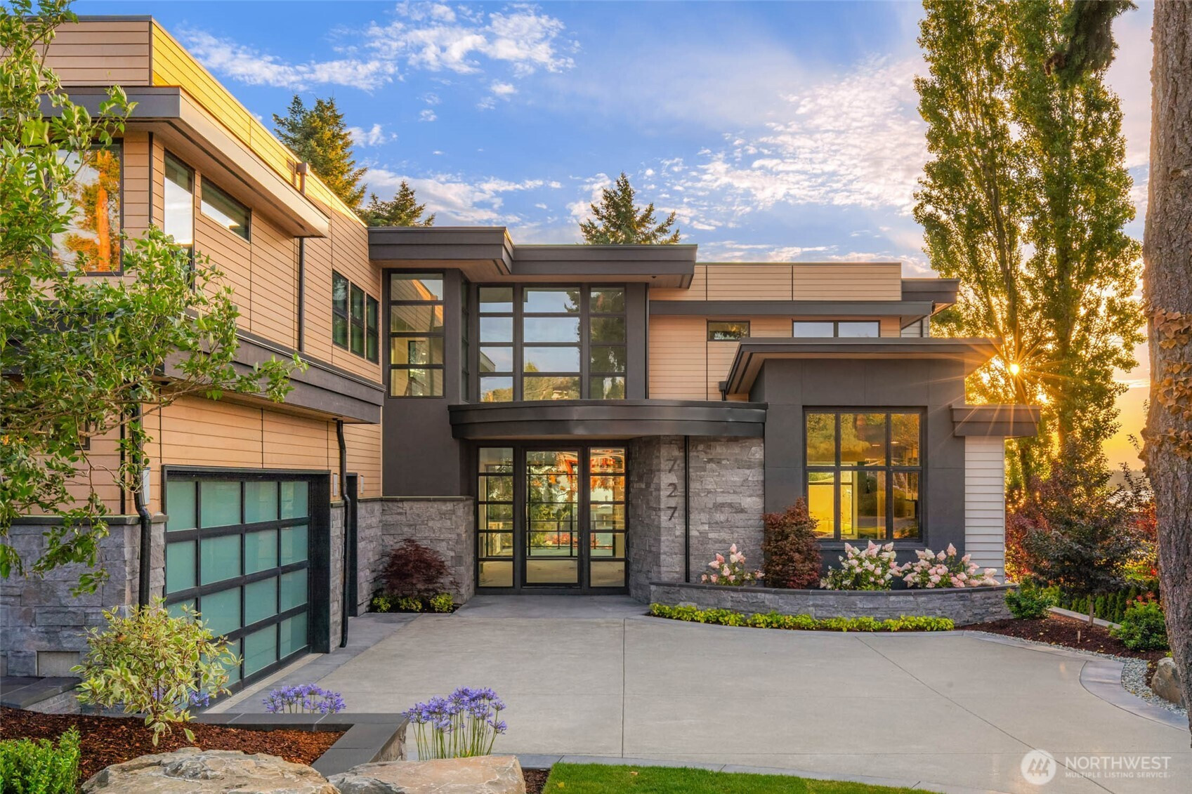 727 2nd Street S, Kirkland, WA 98033