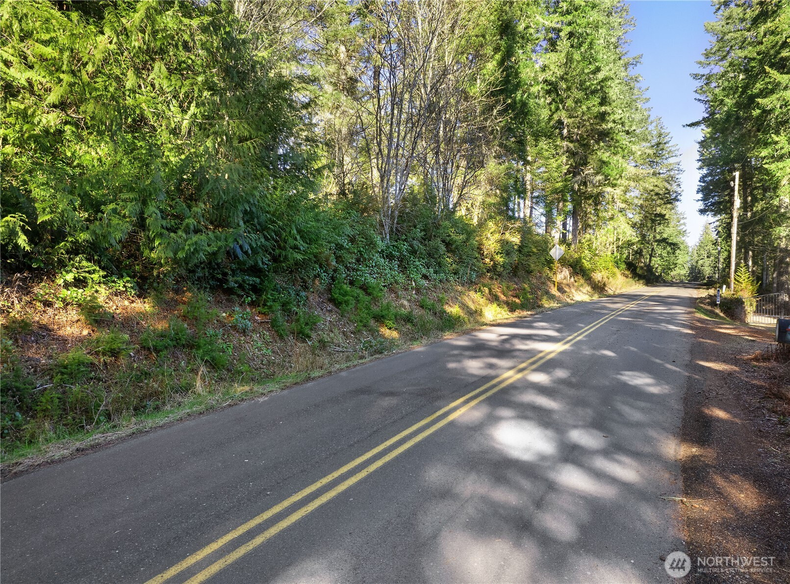 1671 E Phillips Lake Loop Road, Shelton, WA 98584