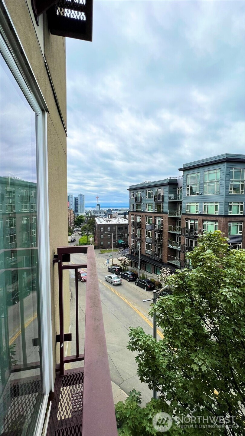 1711 E Olive Way, Seattle, WA 98102