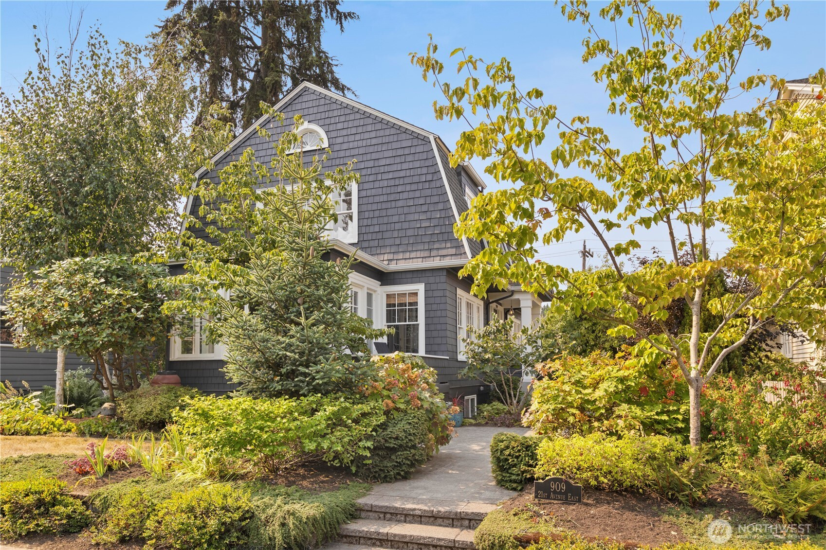909 21st Avenue E, Seattle, WA 98112