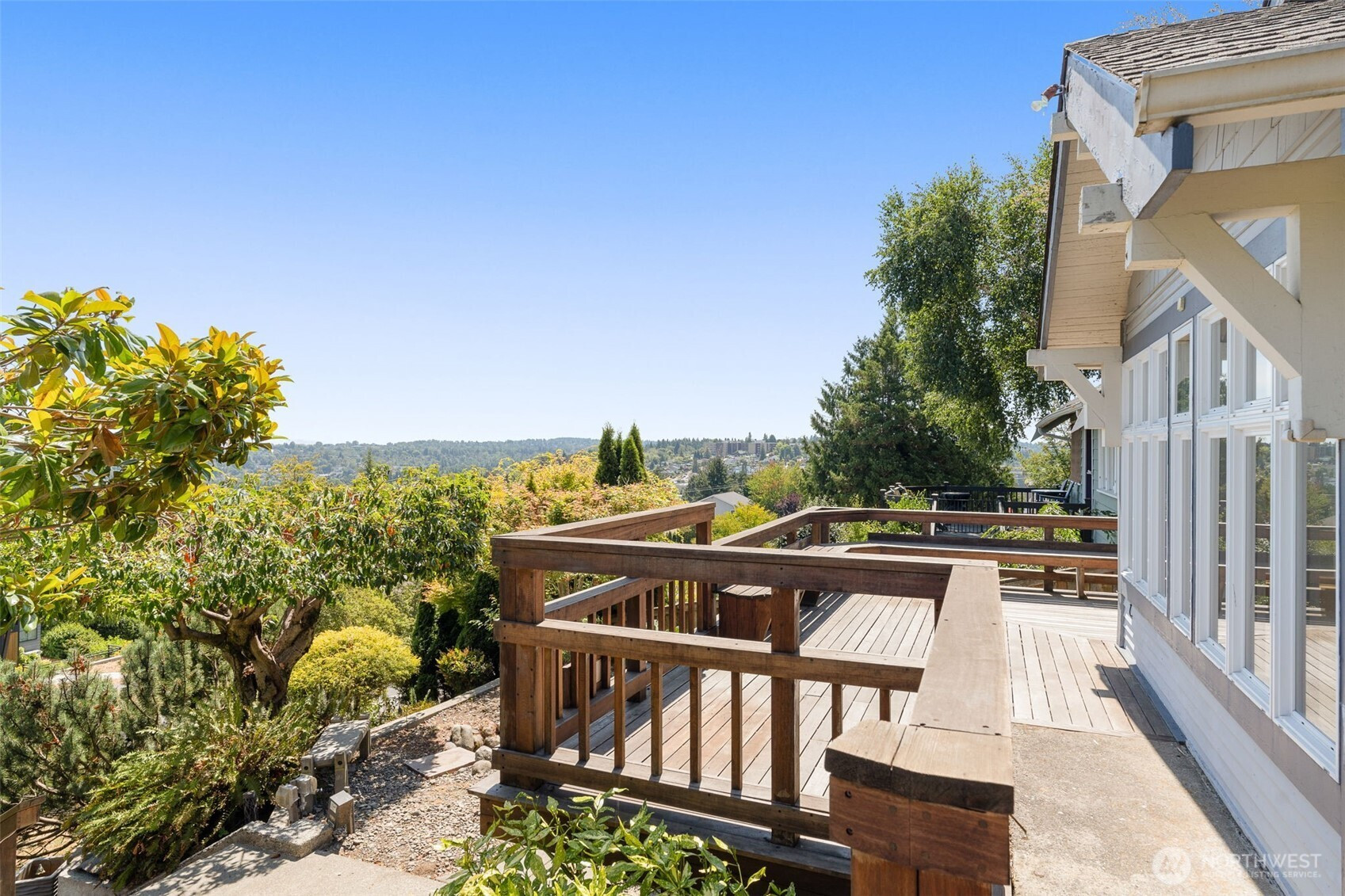 4017 39th Avenue SW, Seattle, WA 98116
