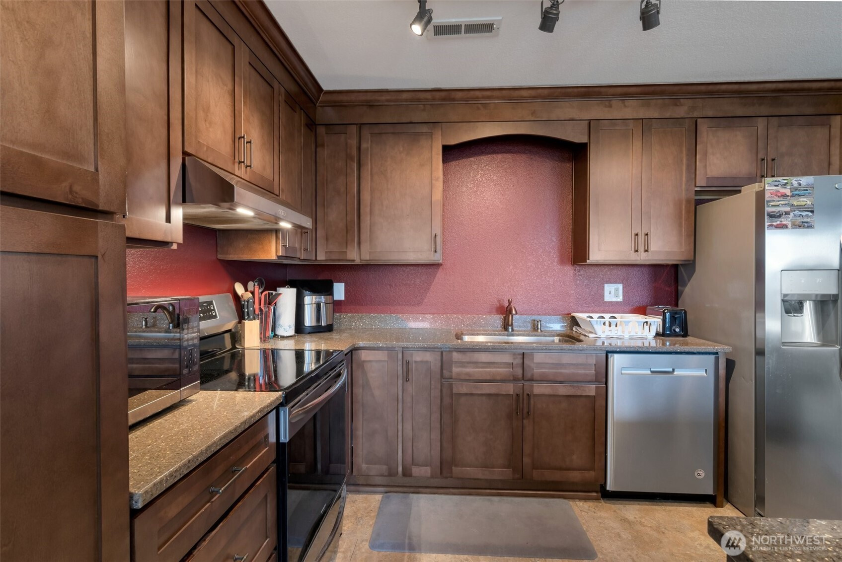 651 SE Bayshore Drive, Oak Harbor, WA 98277