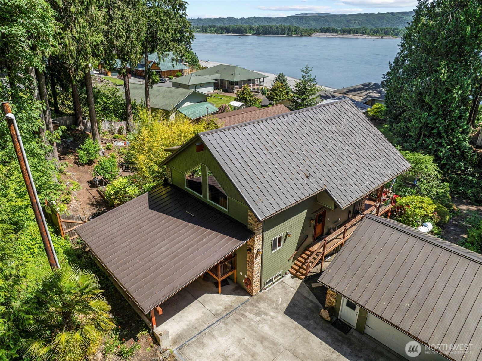 11 W Cape Horn Road, Cathlamet, WA 98612