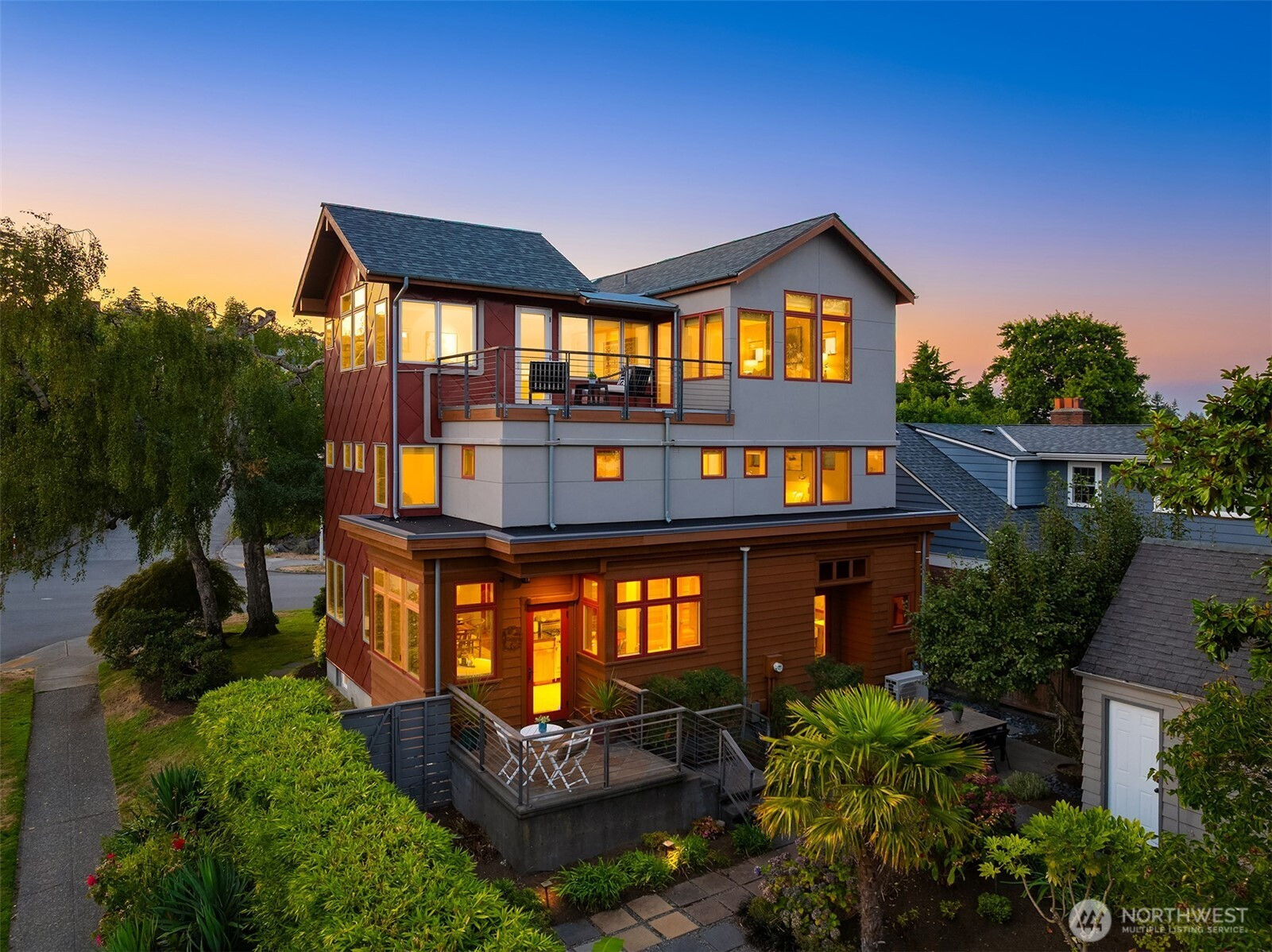 2252 Viewmont Way W, Seattle, WA 98199