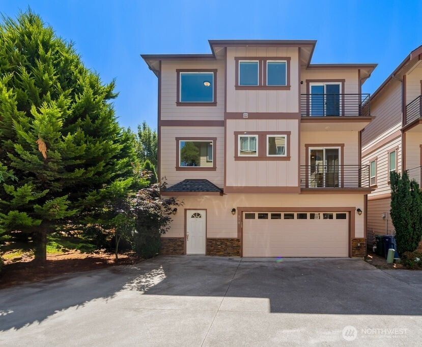 810 5th Avenue NW, Issaquah, WA 98027