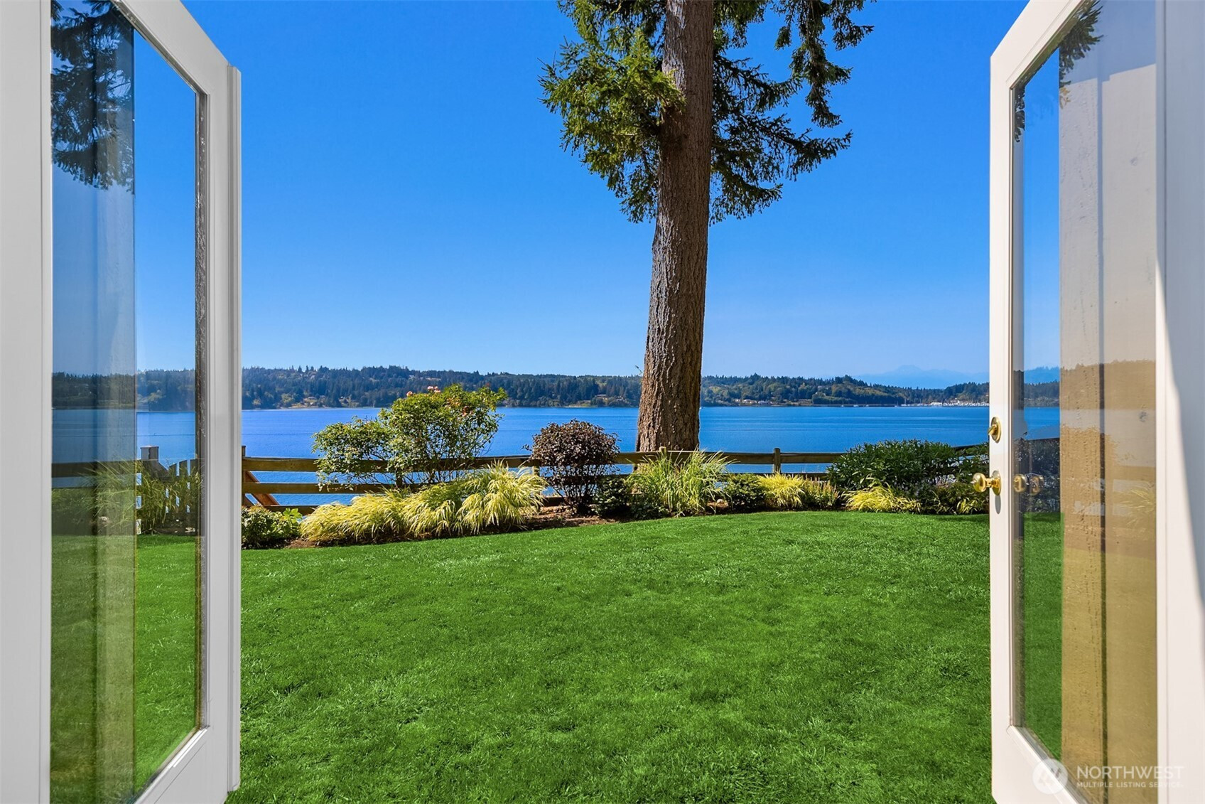 9549 Olympus Beach Road NE, Bainbridge Island, WA 98110