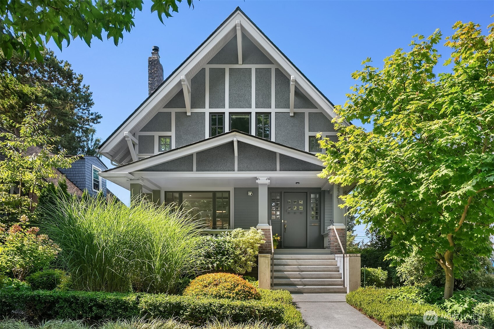 2561 10th Avenue W, Seattle, WA 98119
