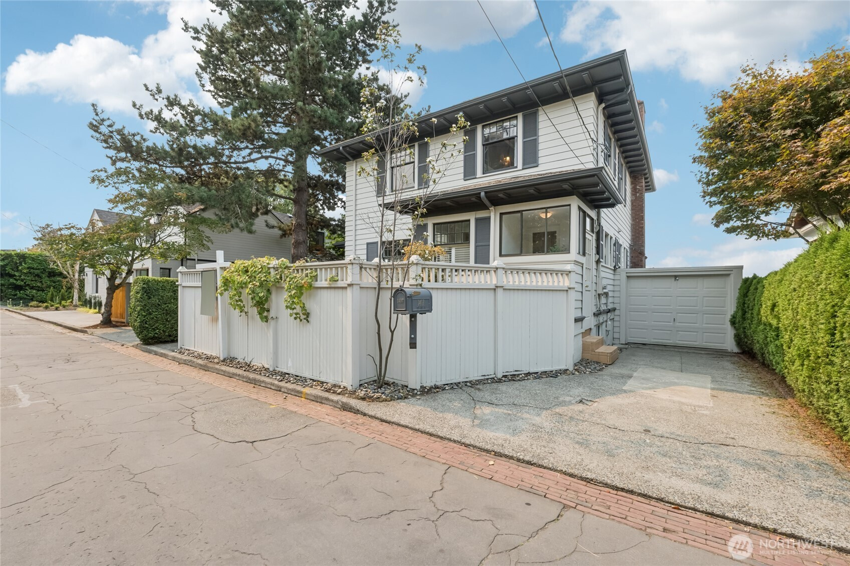 1407 1st Avenue N, Seattle, WA 98109