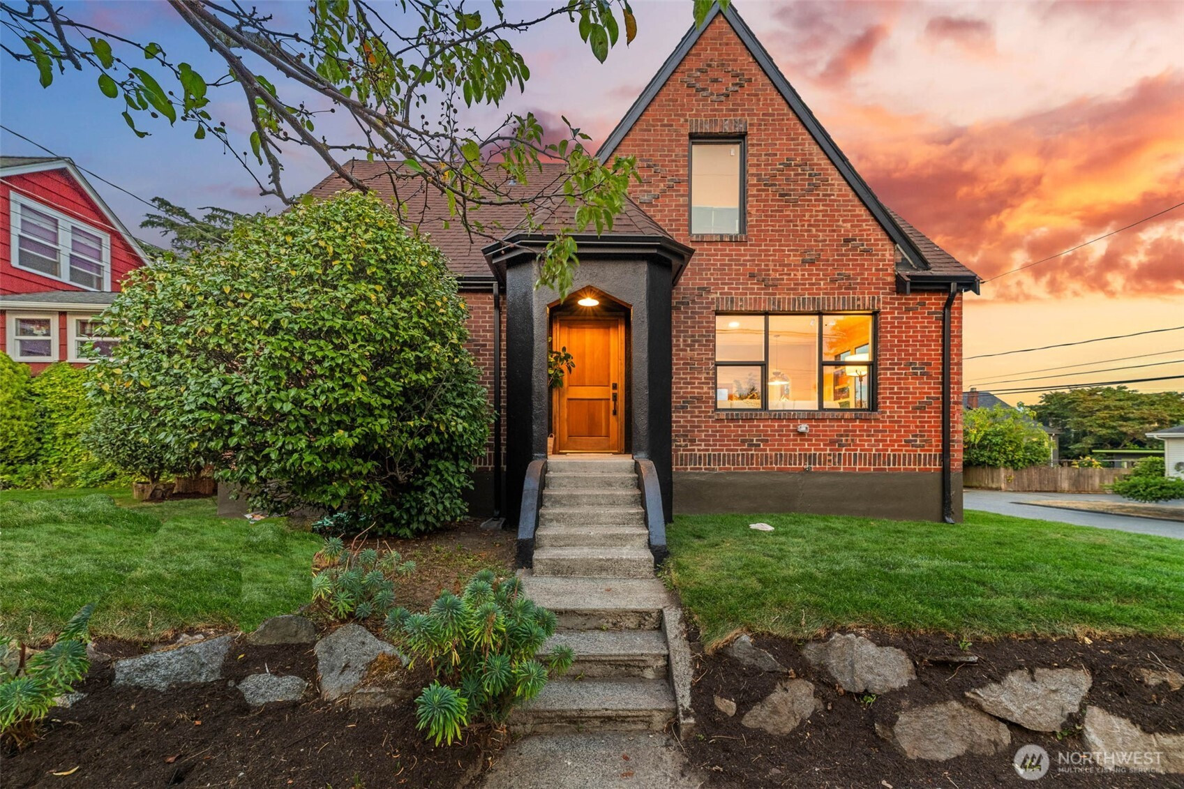 7702 10th Avenue NW, Seattle, WA 98117