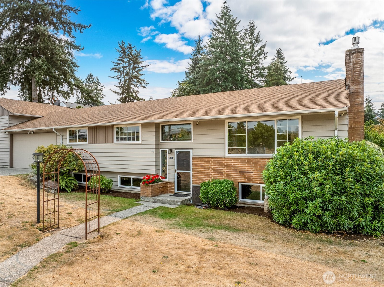 1807 N 170th Street, Shoreline, WA 98133