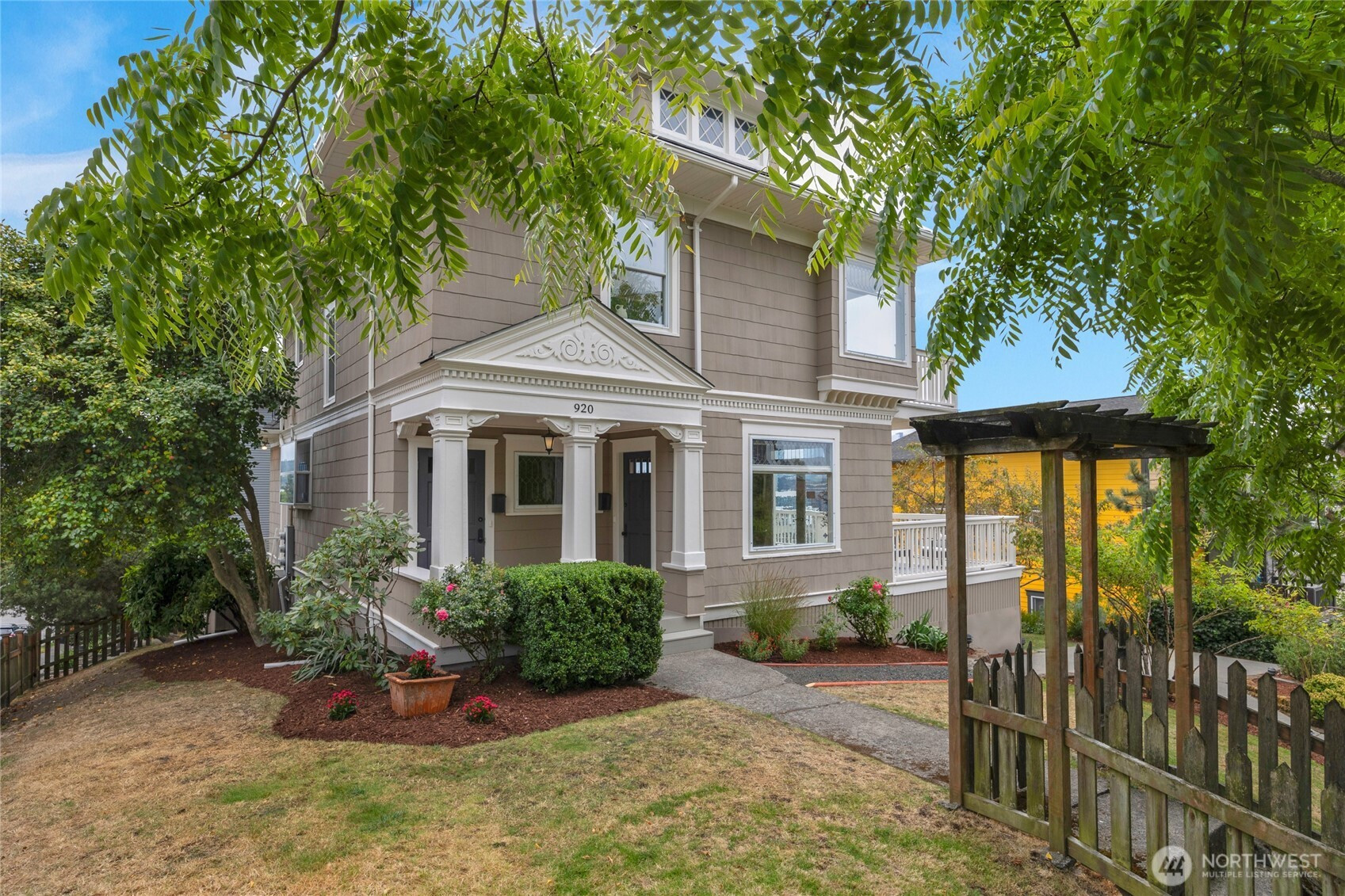 920 4th Avenue N, Seattle, WA 98109