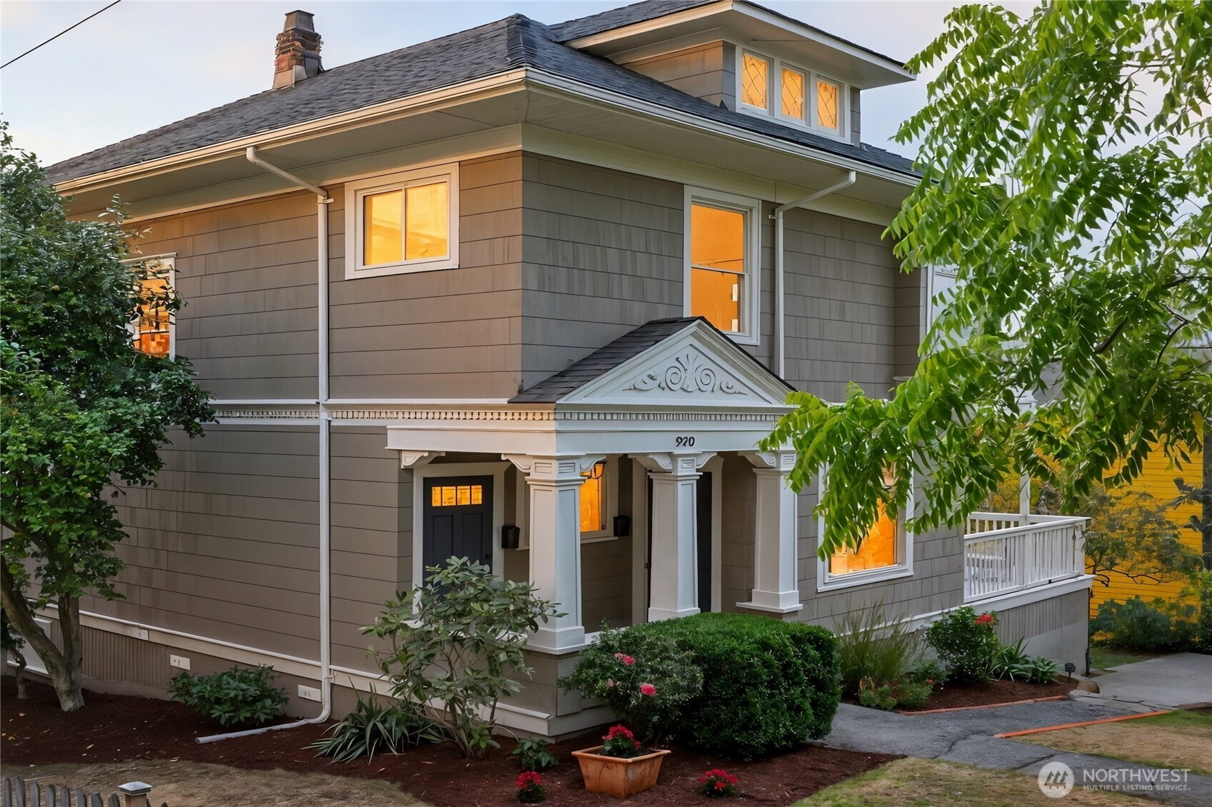 920 4th Avenue N, Seattle, WA 98109