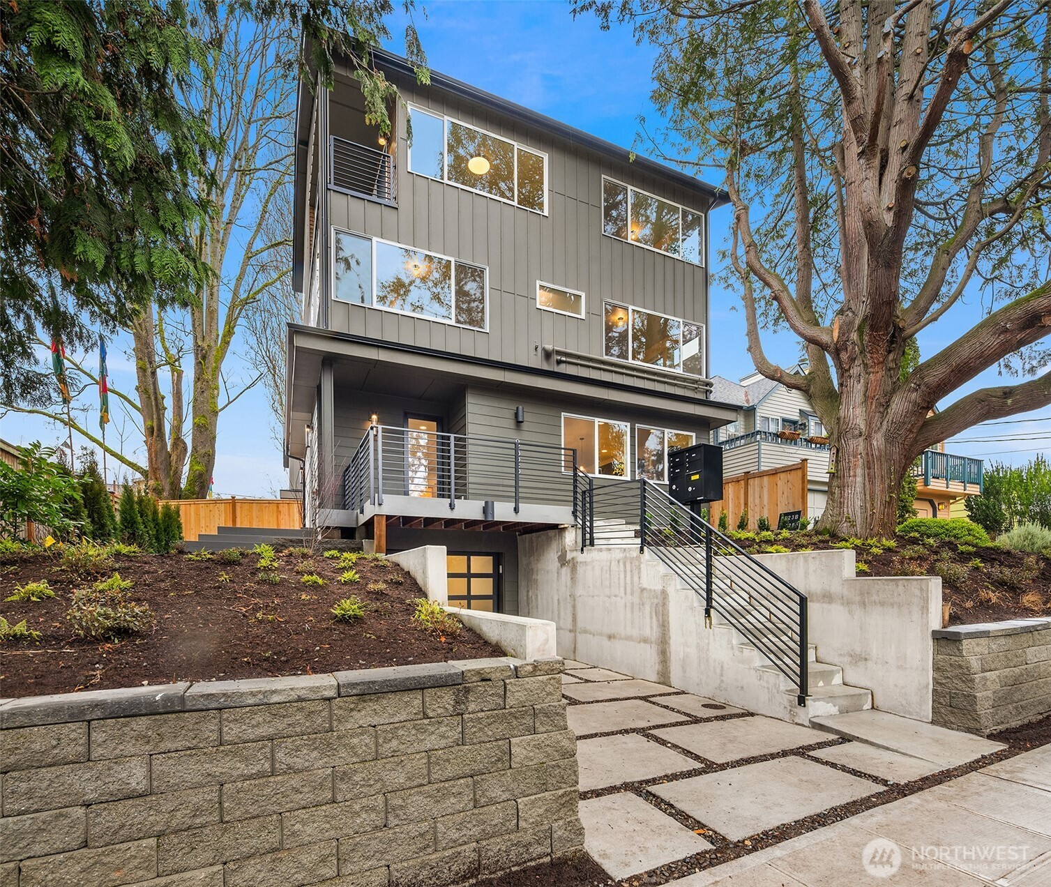 8823 Ashworth Avenue N, Seattle, WA 98103