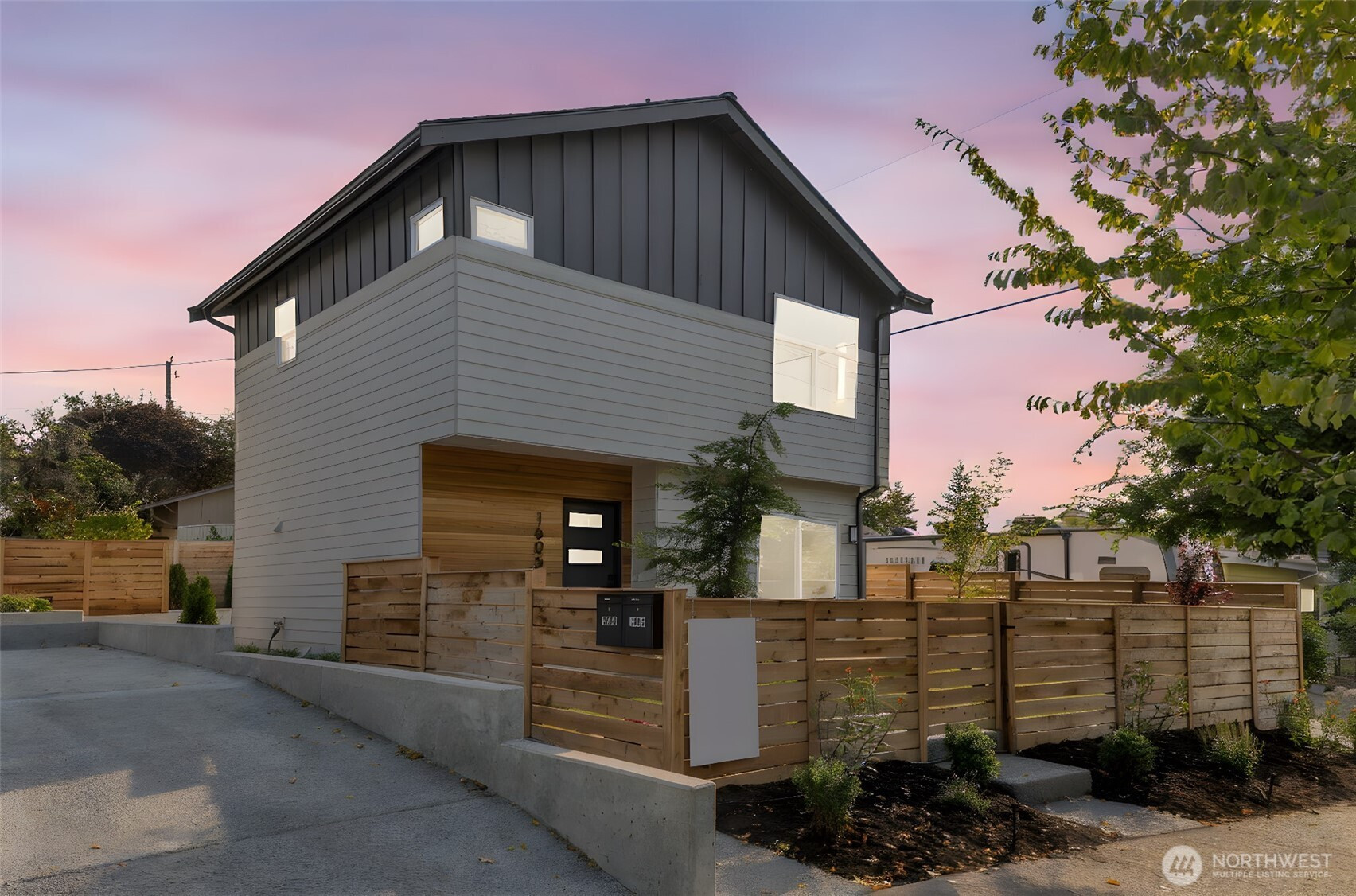 1605 SW Kenyon Street, Seattle, WA 98106