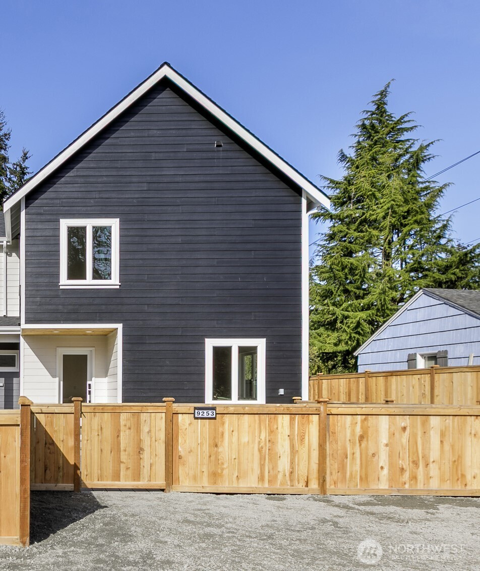 9253 6th Avenue NW, Seattle, WA 98117