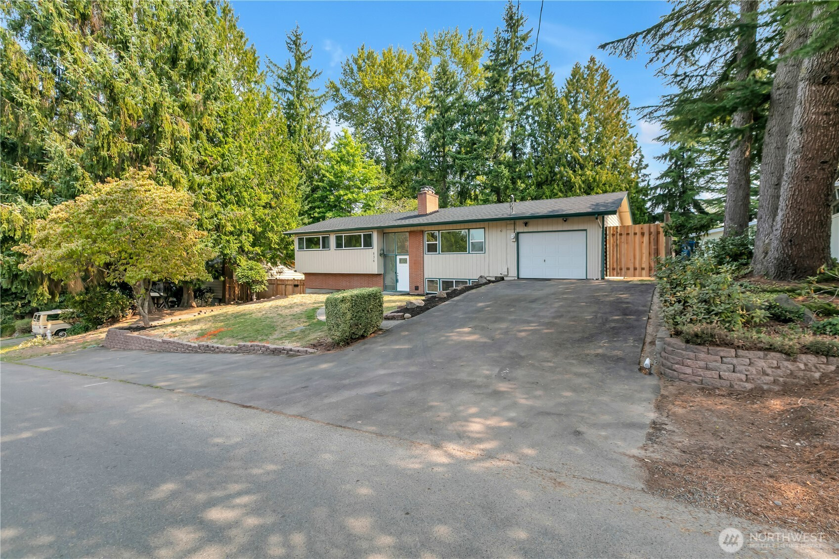 836 Hilltop Avenue, Kent, WA 98031