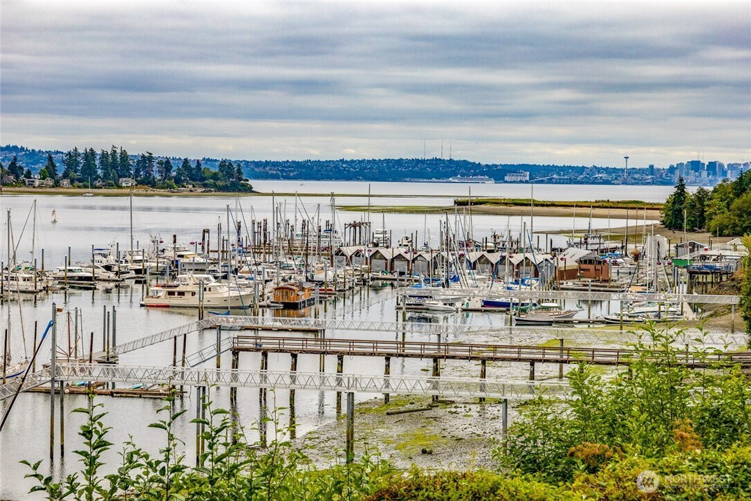 5838 Packard Lane NE, Bainbridge Island, WA 98110