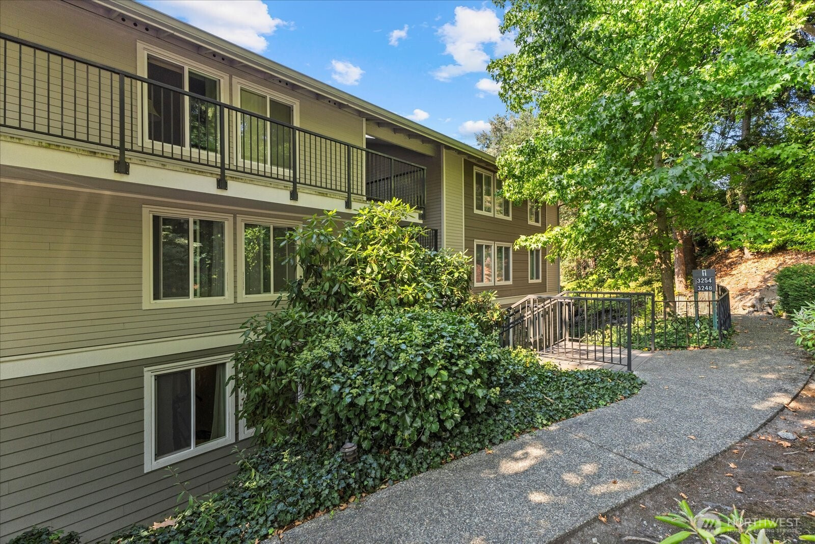 3260 80th Avenue SE, Mercer Island, WA 98040