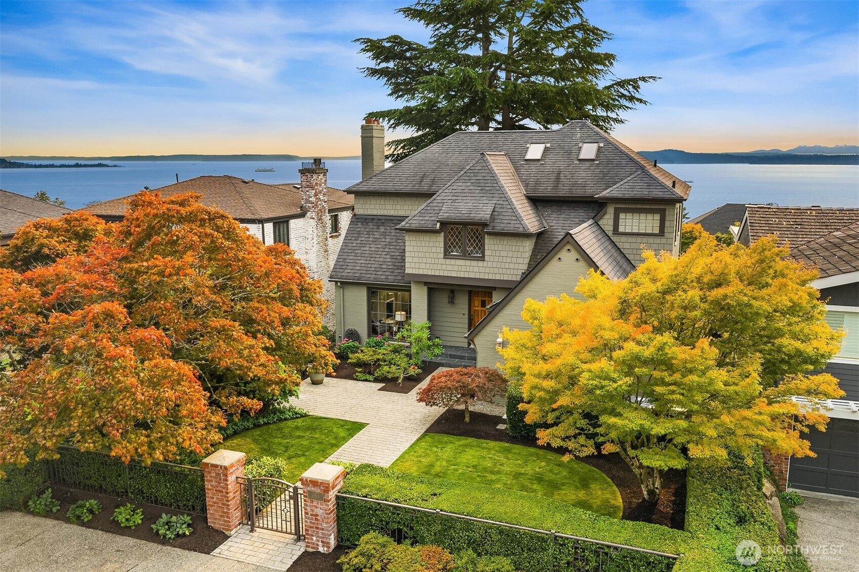 2471 42nd Avenue W, Seattle, WA 98199