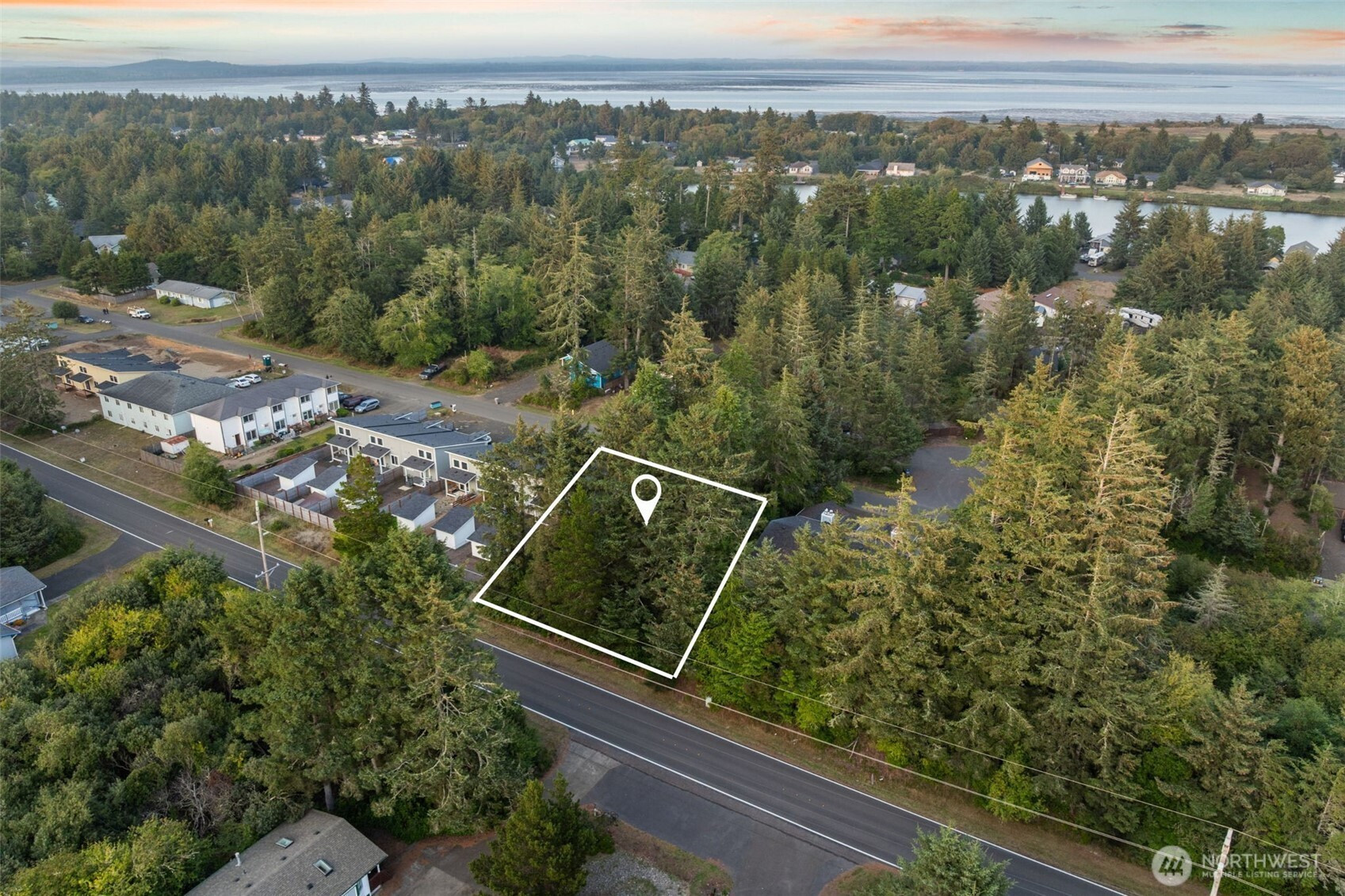 605 Sunset Ave NE, Ocean Shores, WA 98569