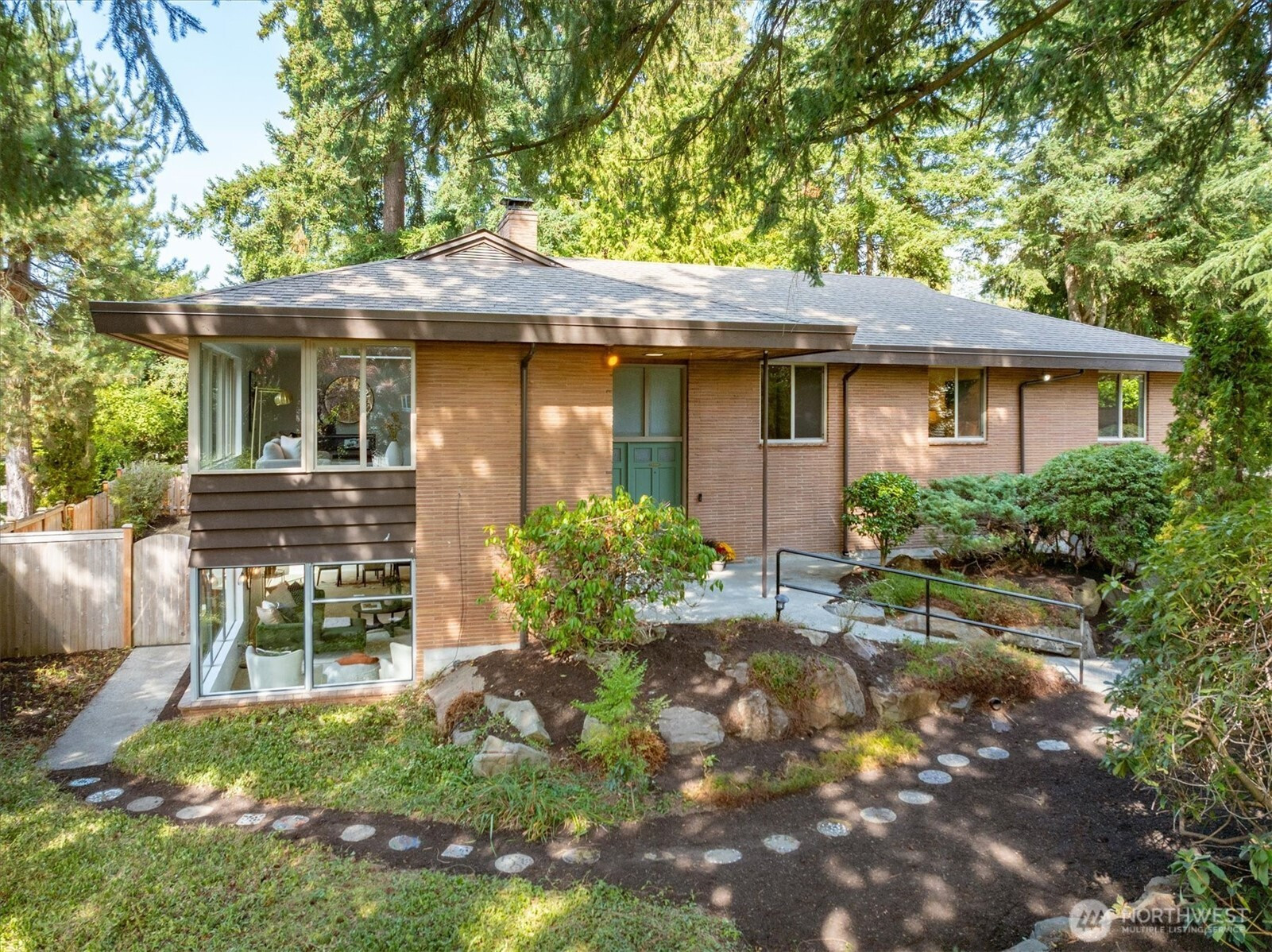 422 NW 196th Place, Shoreline, WA 98177
