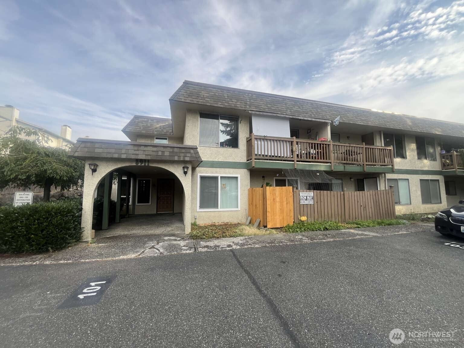 8911 Holly Drive, Everett, WA 98208