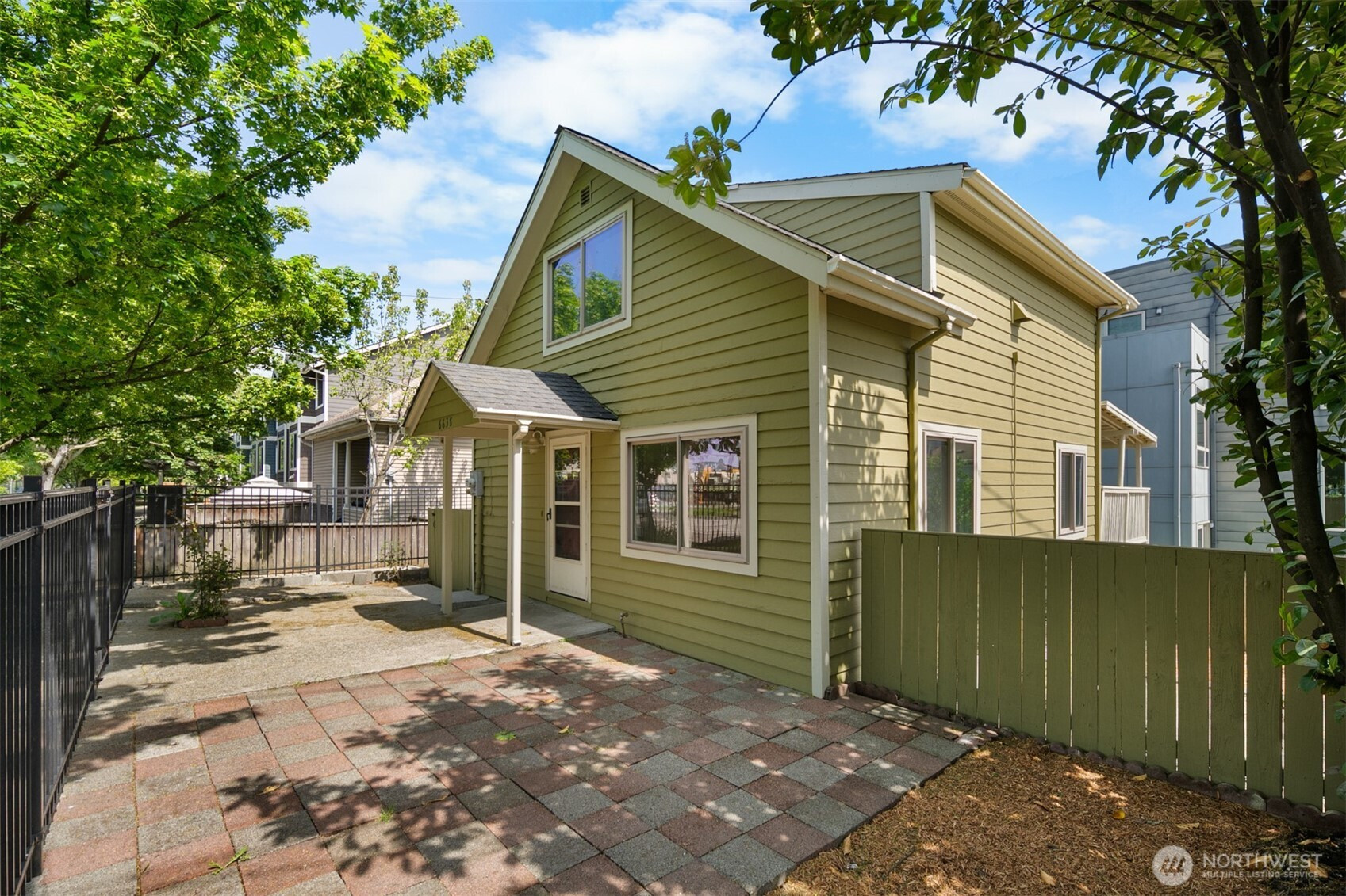 6638 Corson Avenue S, Seattle, WA 98108