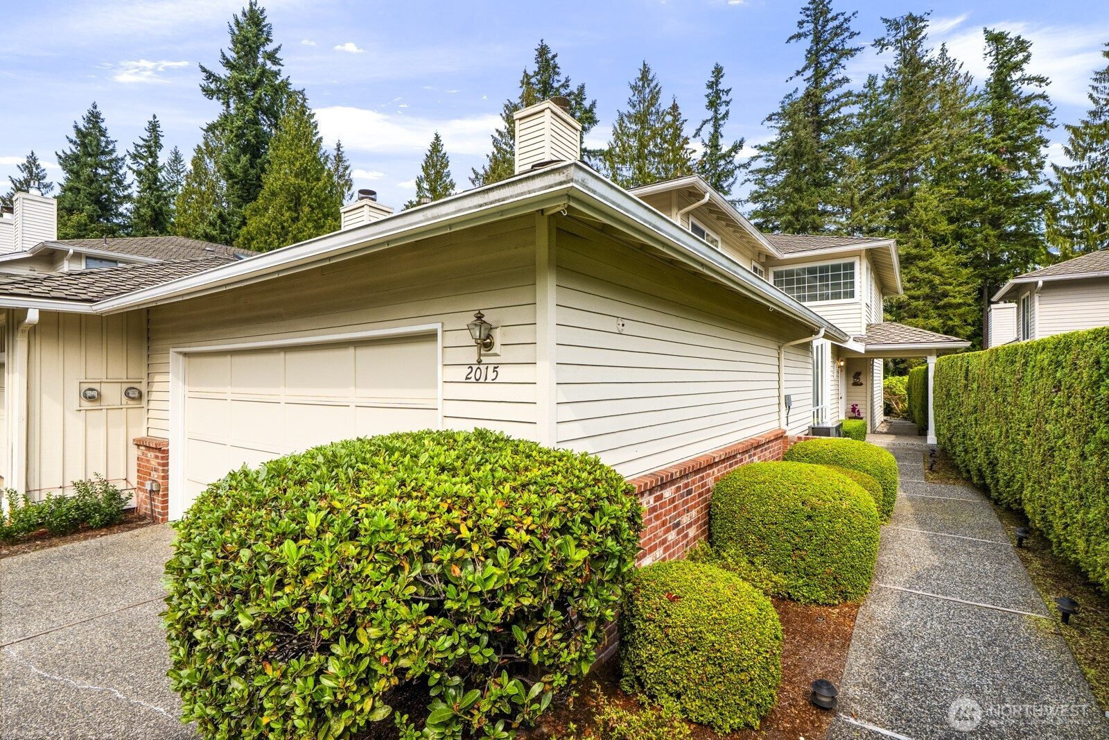 2015 Mill Pointe Drive SE, Mill Creek, WA 98012