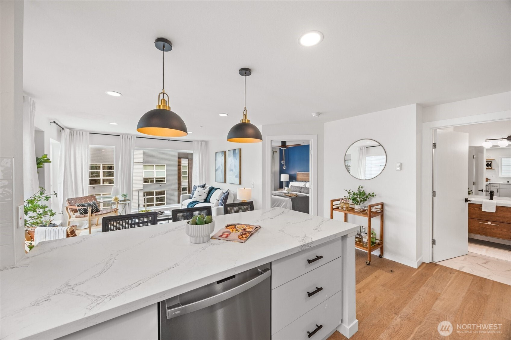 323 Queen Anne Avenue N, Seattle, WA 98109