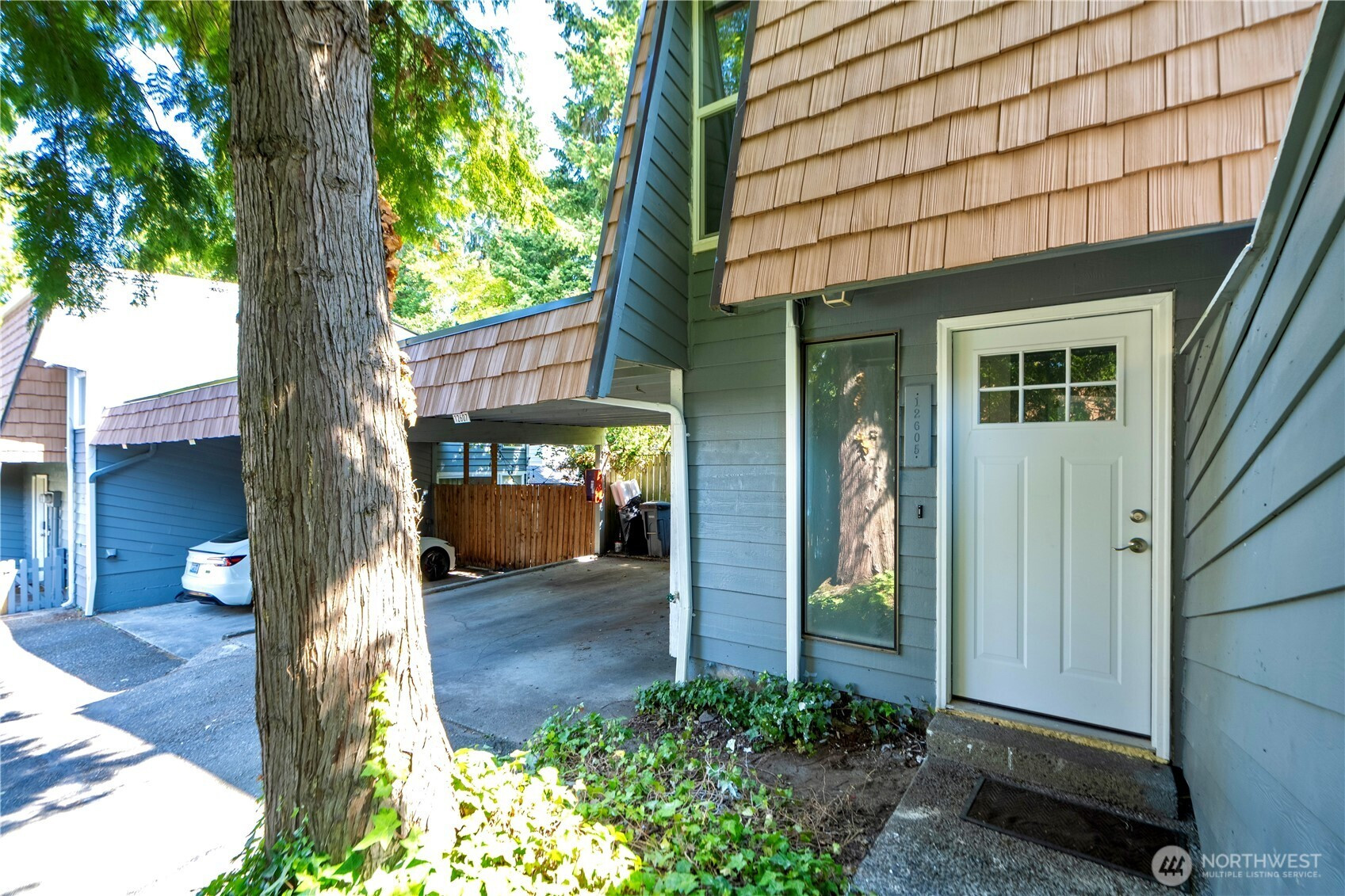 12605 SE 42nd st, Bellevue, WA 98006