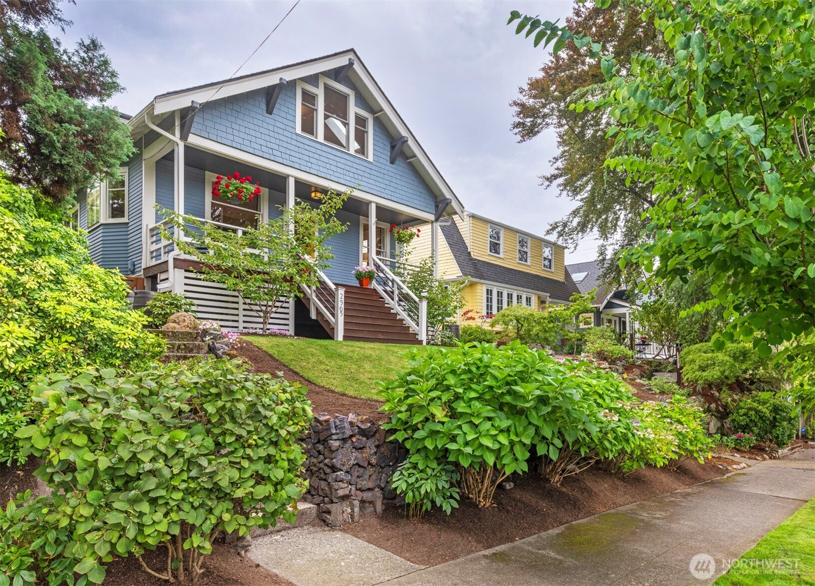 2565 4th Avenue W, Seattle, WA 98119